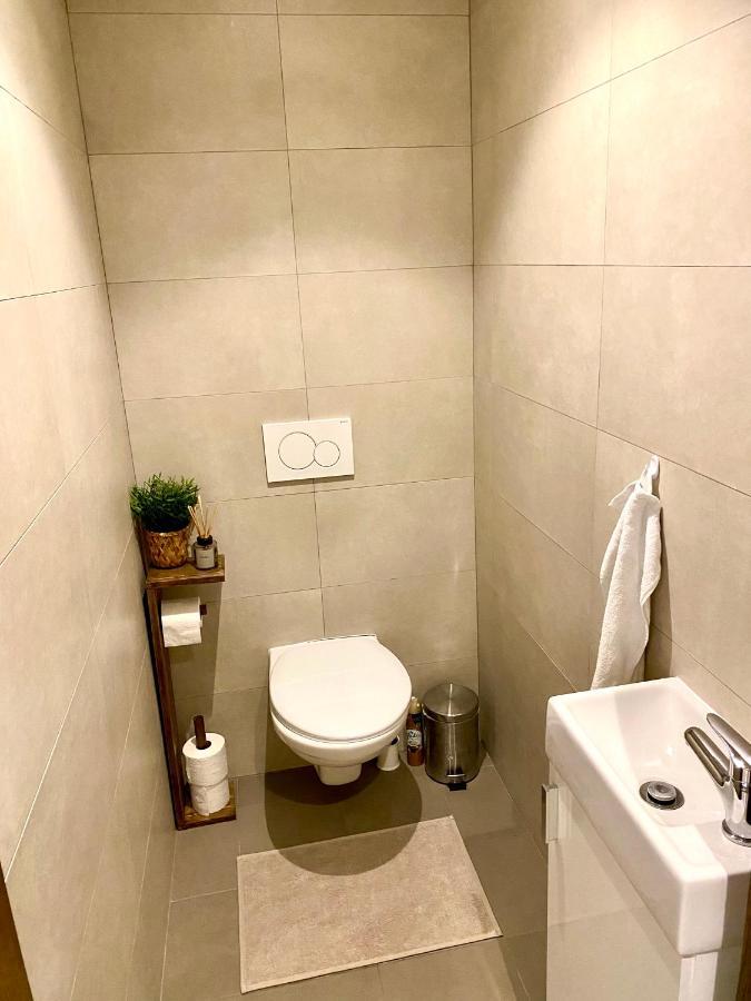 The Elite Suite Downtown A/C & Garage Parking Bratislava Extérieur photo