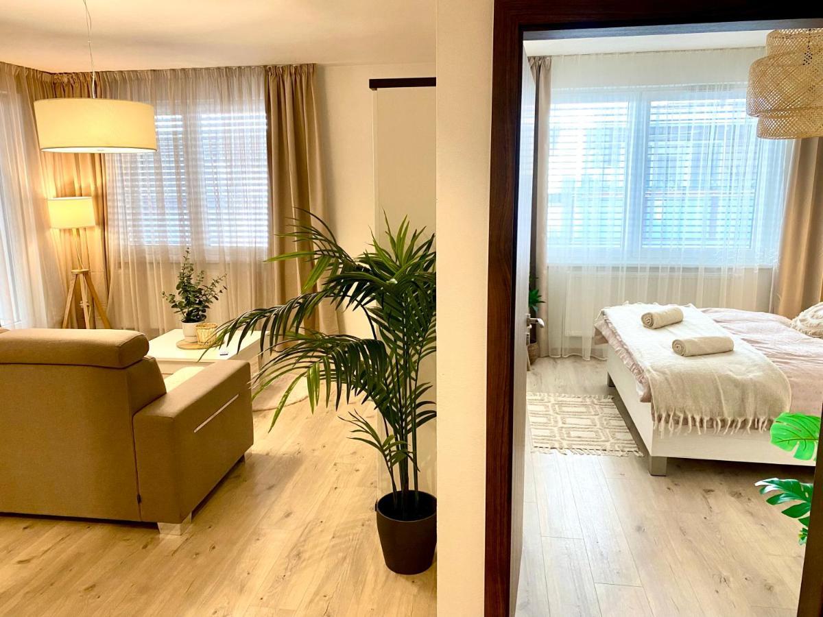 The Elite Suite Downtown A/C & Garage Parking Bratislava Extérieur photo